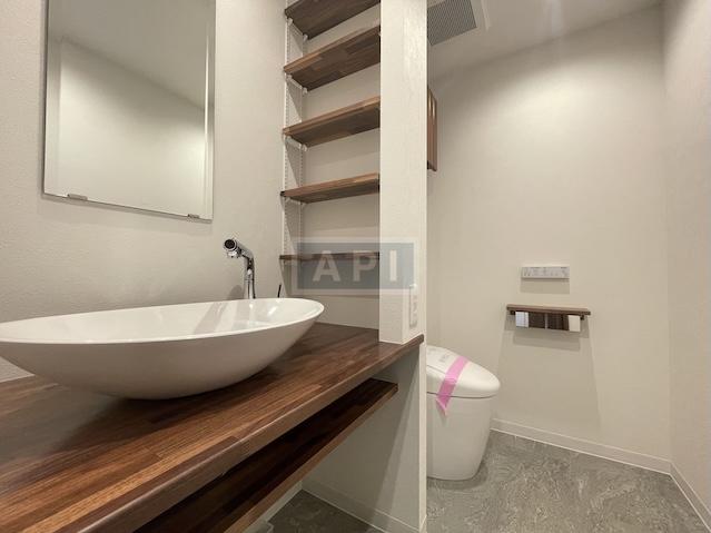  |  Interior photo 17