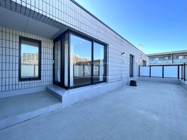  |  Interior photo 06