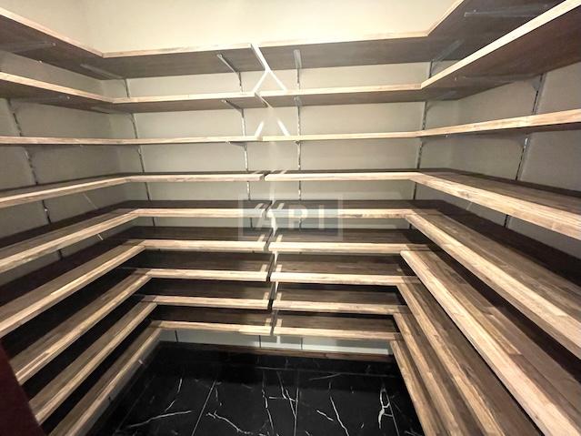  |  Interior photo 19