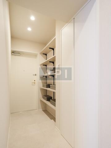  |  Interior photo 13