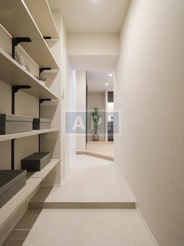  |  Interior photo 14