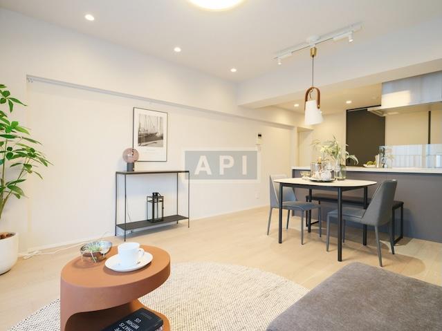  |  Interior photo 02