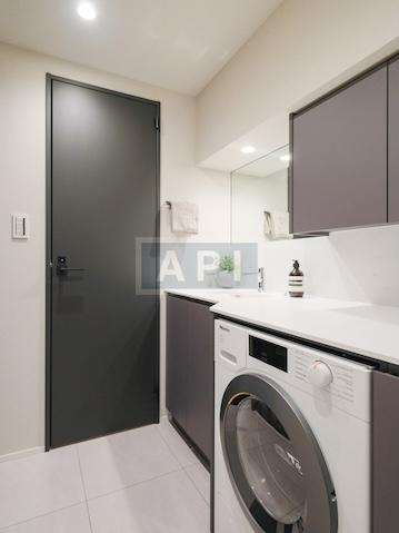  |  Interior photo 06