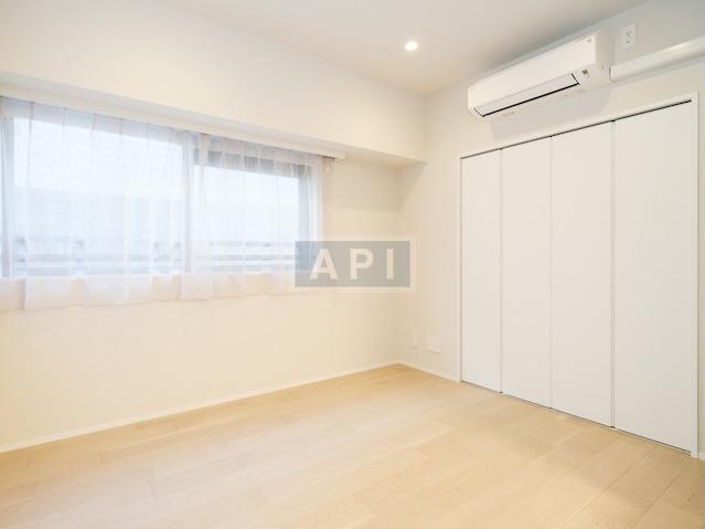  |  Interior photo 10