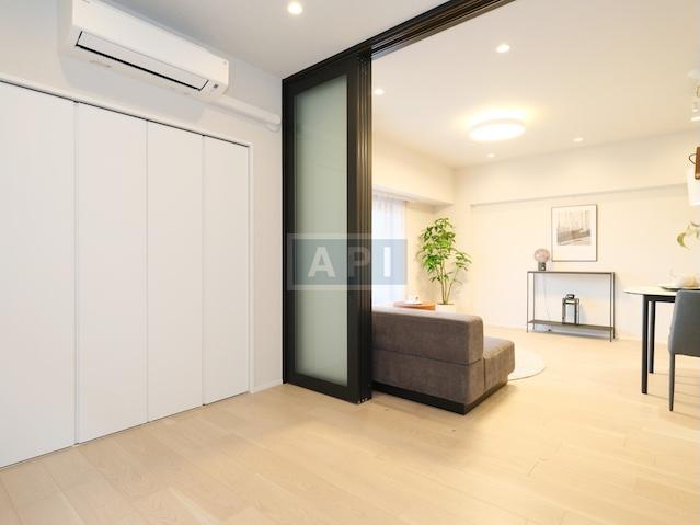  |  Interior photo 09