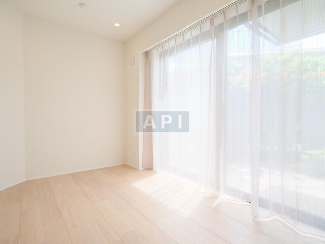  |  Interior photo 12