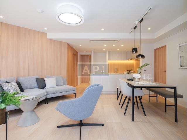  |  Interior photo 02