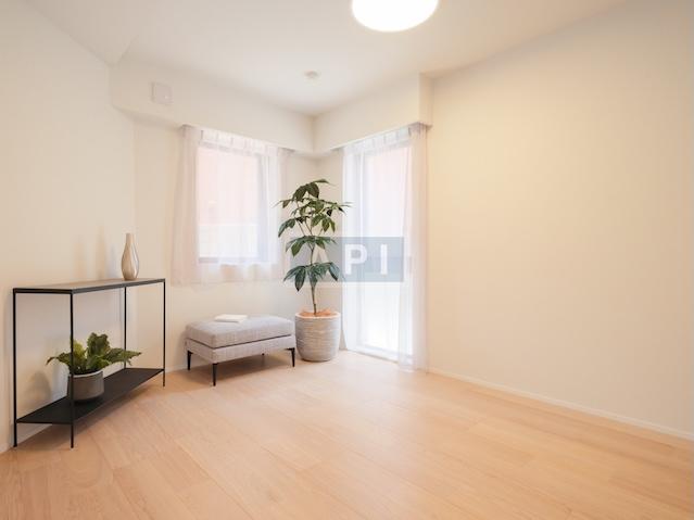  |  Interior photo 13