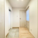  |  Interior photo 13
