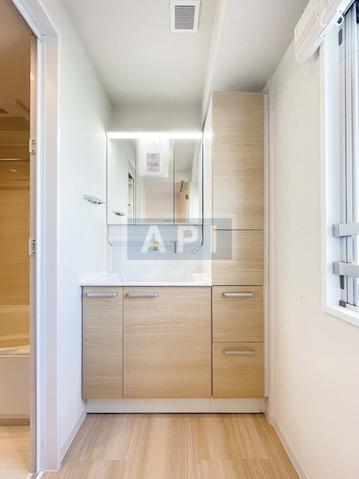  |  Interior photo 05