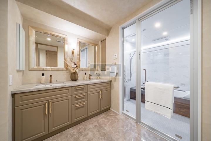 |  Interior photo 05