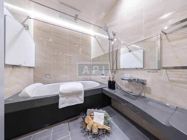  |  Interior photo 06
