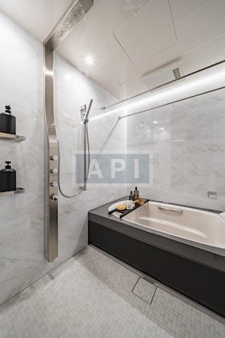  |  Interior photo 06