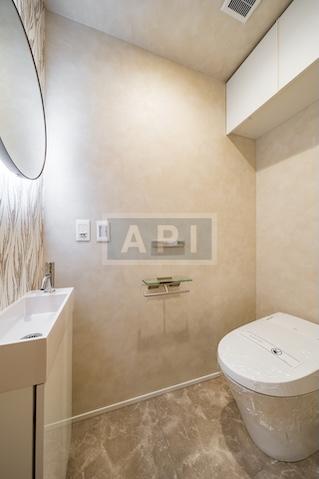  |  Interior photo 10