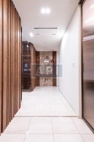  |  Interior photo 12