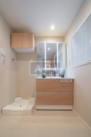  |  Interior photo 05