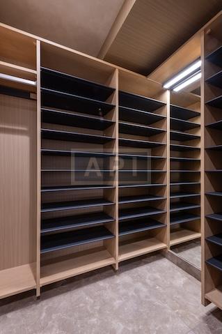  |  Interior photo 16