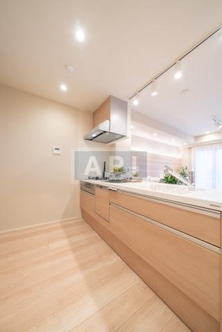  |  Interior photo 04