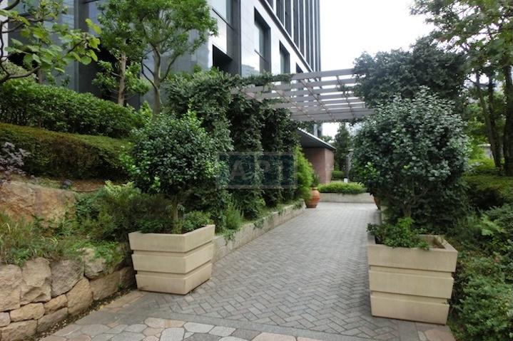 |  Exterior photo 08