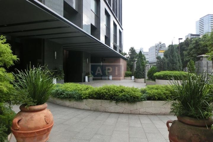  |  Exterior photo 07