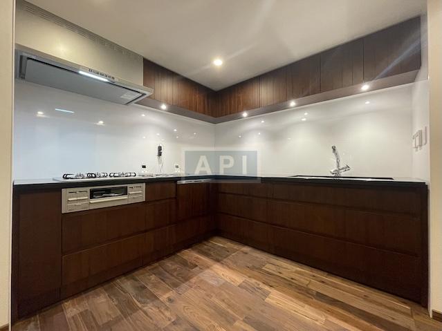  |  Interior photo 03