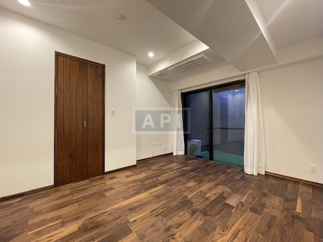  |  Interior photo 10