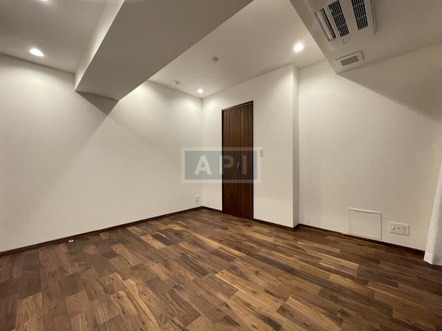  |  Interior photo 12