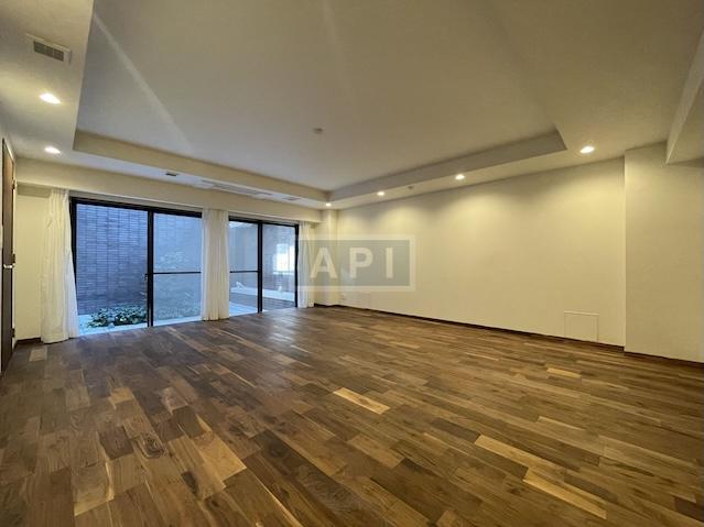  |  Interior photo 05