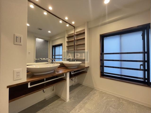  |  Interior photo 07