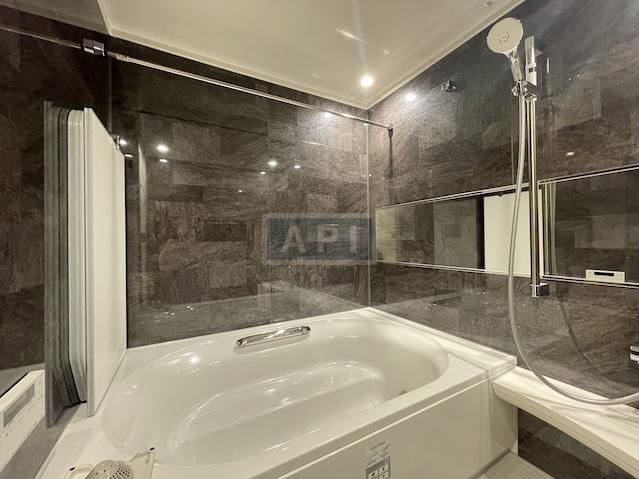  |  Interior photo 15
