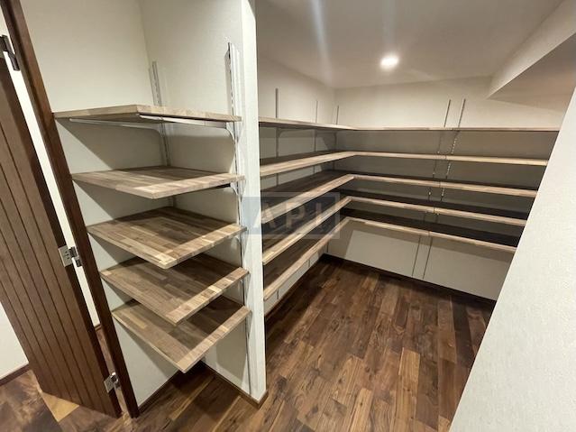  |  Interior photo 16