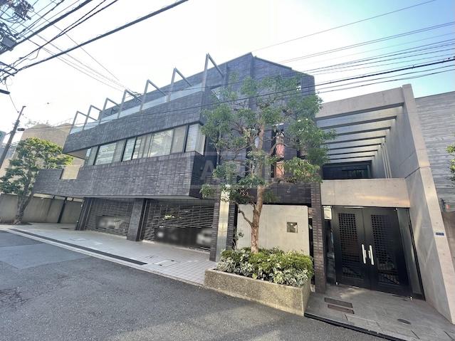  |  Exterior photo 01