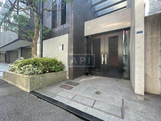  |  Exterior photo 04
