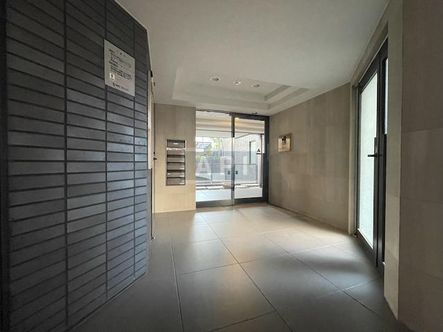  |  Exterior photo 06