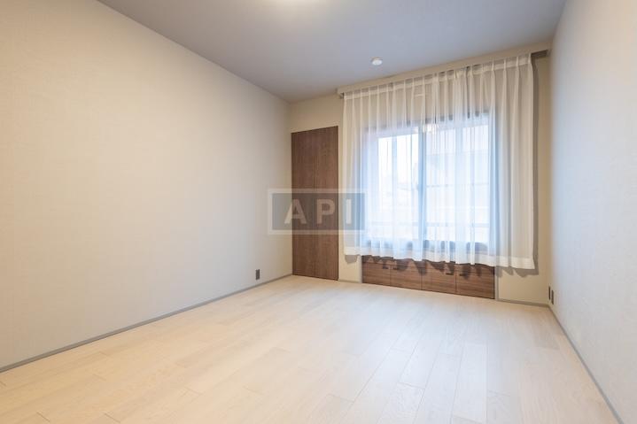  |  Interior photo 14