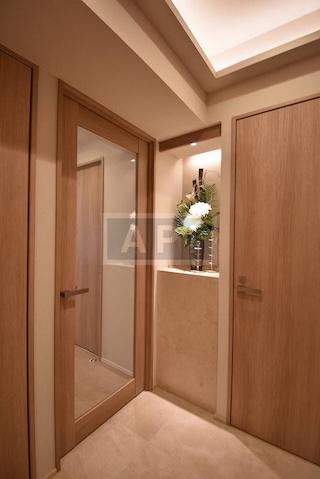  |  Interior photo 11