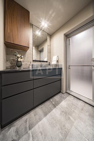  |  Interior photo 09