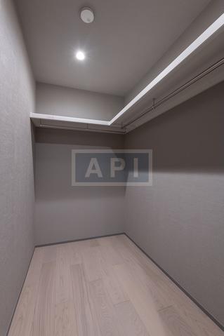  |  Interior photo 15