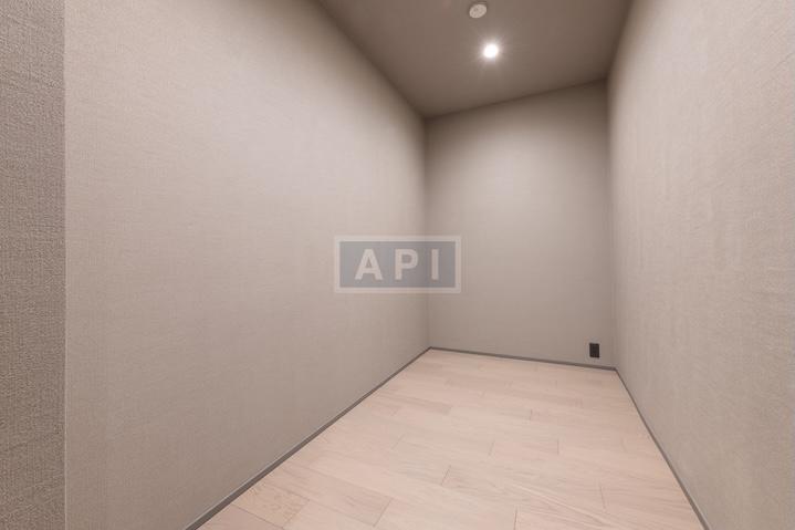  |  Interior photo 18