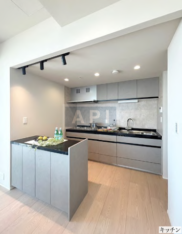  |  Interior photo 04