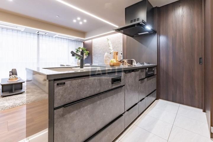  |  Interior photo 04