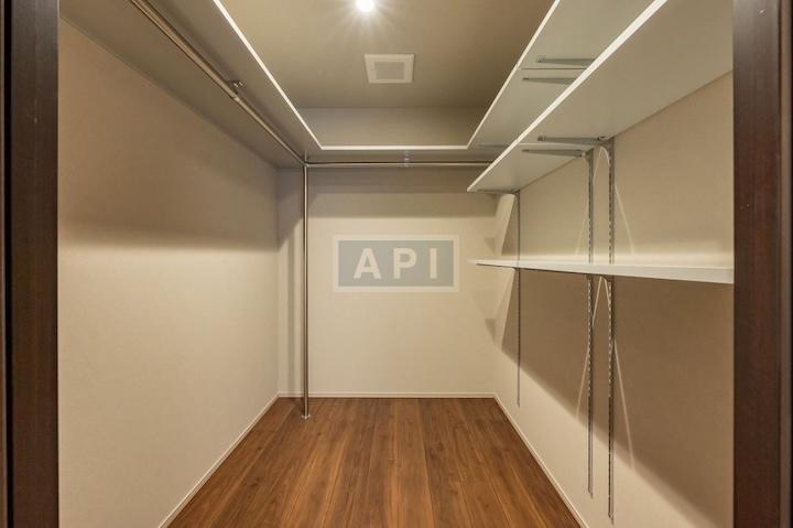  |  Interior photo 10