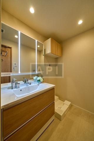  |  Interior photo 04