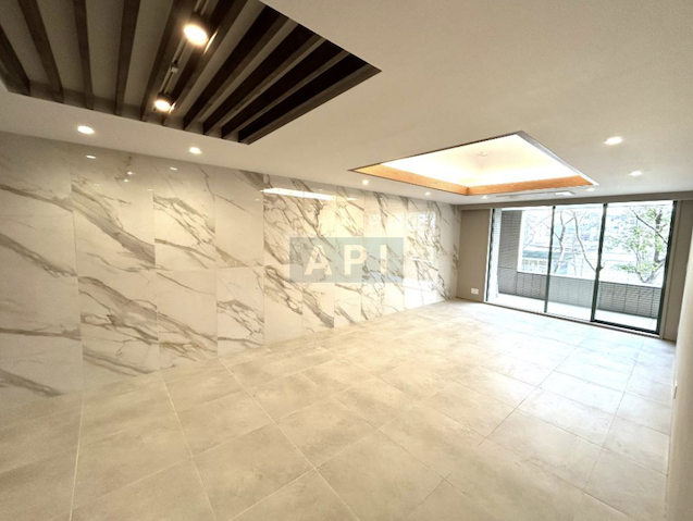  |  Interior photo 03