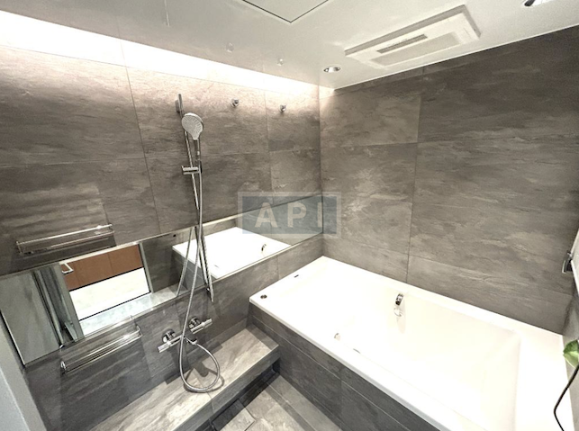  |  Interior photo 05
