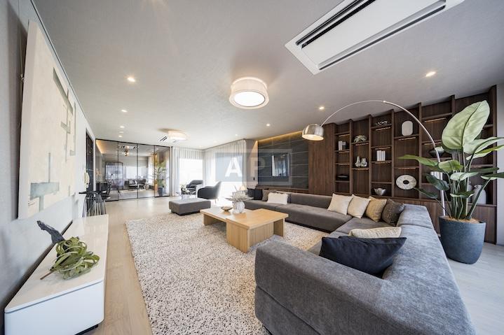  |  Interior photo 04
