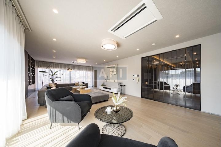  |  Interior photo 02