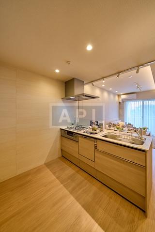  |  Interior photo 03