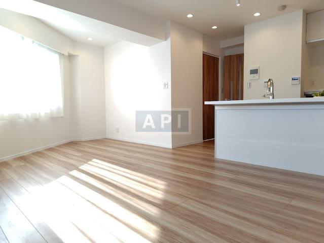  |  Interior photo 02
