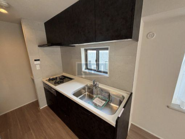  |  Interior photo 02